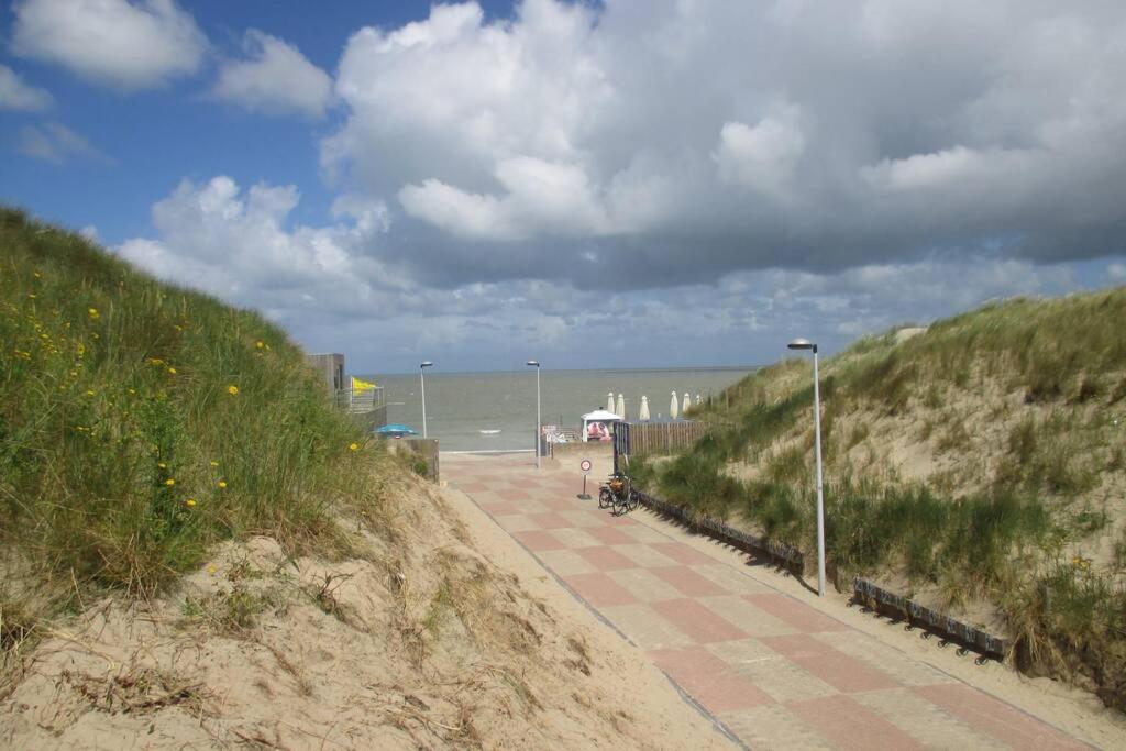 Appartement Residentie Astrid Met Private Parking Bredene Eksteriør billede
