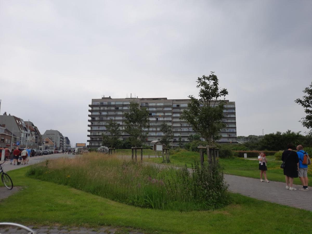 Appartement Residentie Astrid Met Private Parking Bredene Eksteriør billede